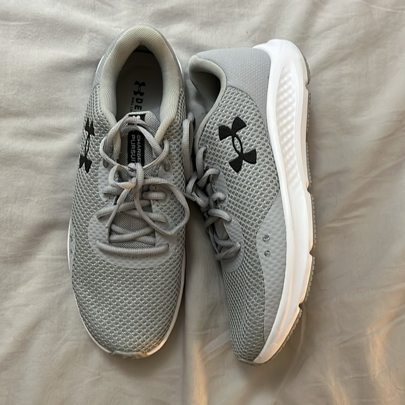 Under Armour running shoes, womens 9 - Picture 2 of 4
